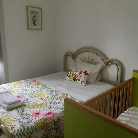 Casa Da Celeste-Milheiros Holiday home